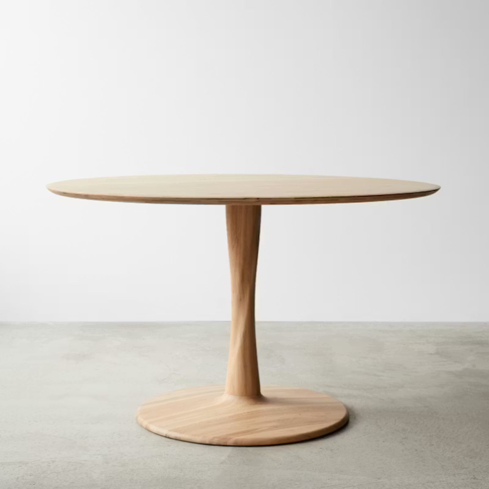 Lehti Oval — Solid Oak Tulip Dining Table